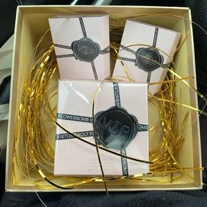 Viktor & Rolf Flowerbomb Eau de Parfum 1oz with gift packaging